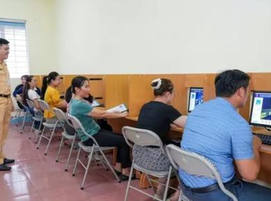 Học lái xe ô tô tại Bình Dương – Có nên chọn khóa cấp tốc không?