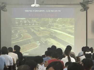 Học lái xe ô tô cho người mới bắt đầu